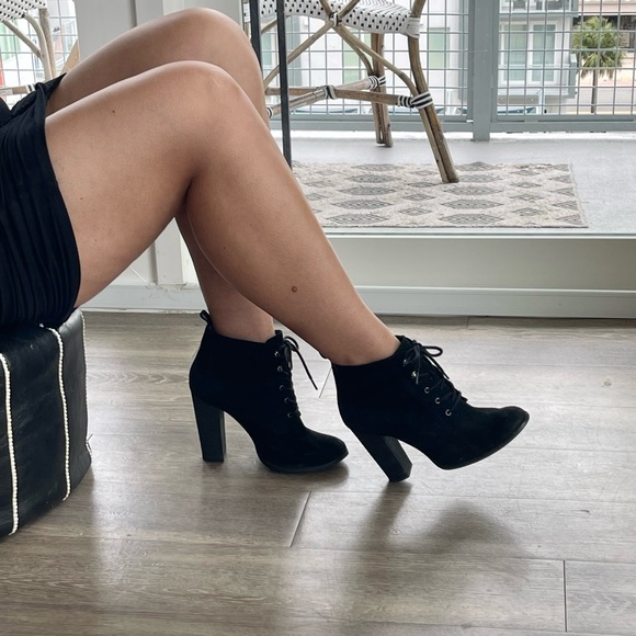 SOLD - Genuine Leather Lace Up Aldo Booties - Picture 3 of 4